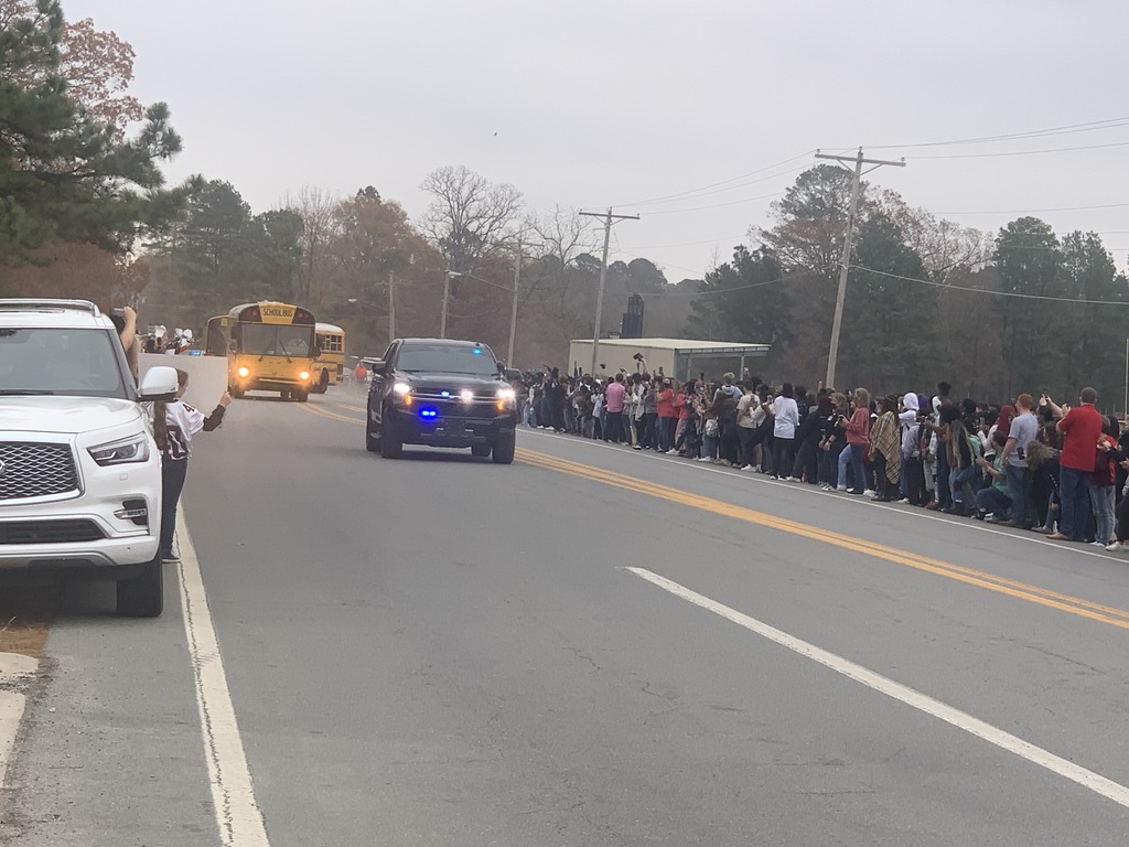 Crowd lines up to support WHHS football team heading to the 5A State Championship game!