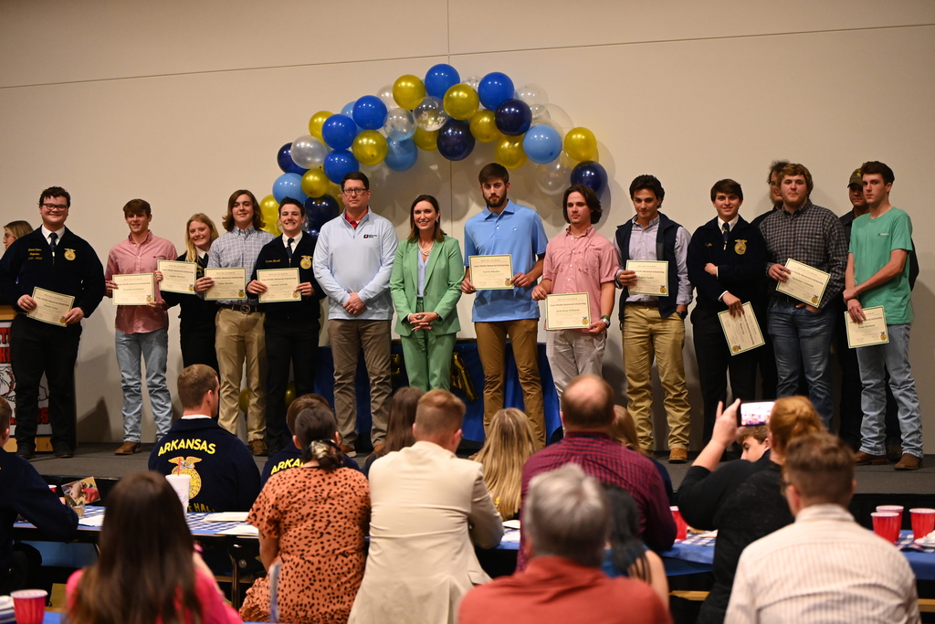 Seniors awarded the Isaac Memorial Scholarship. (Photo taken by Tonia Breeding.)